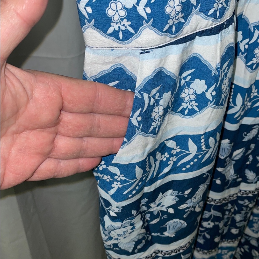 LOFT Blue Floral Jumpsuit with Elastic waist and side pockets. Size Large - Picture 3 of 11